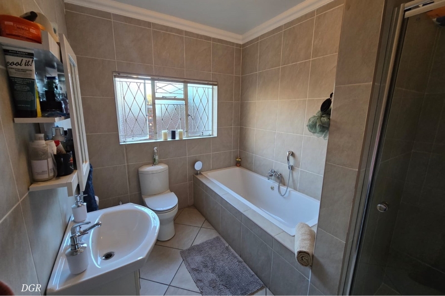 4 Bedroom Property for Sale in Hillcrest Northern Cape
